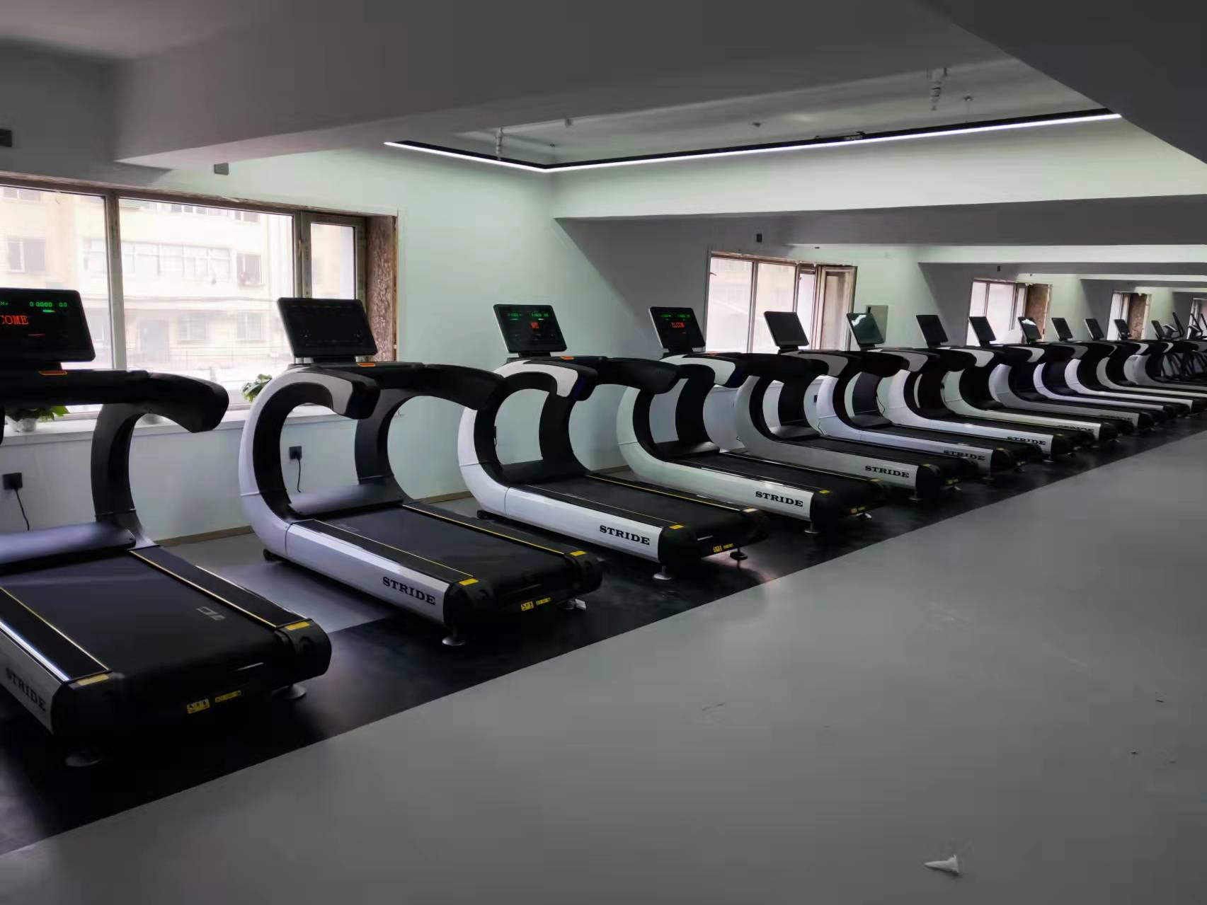 1758871252137107.jpg 佳木斯莱恩健身(益海花园店).jpg